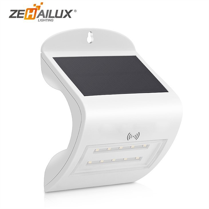 Lampa solarna z czujnikiem ruchu na zewnątrz