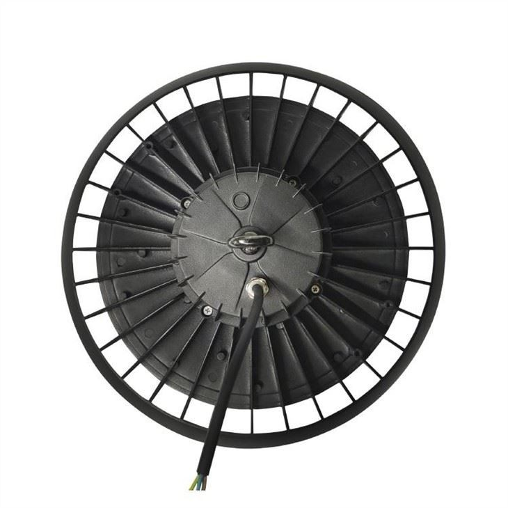 Światła LED High Bay o mocy 240 W