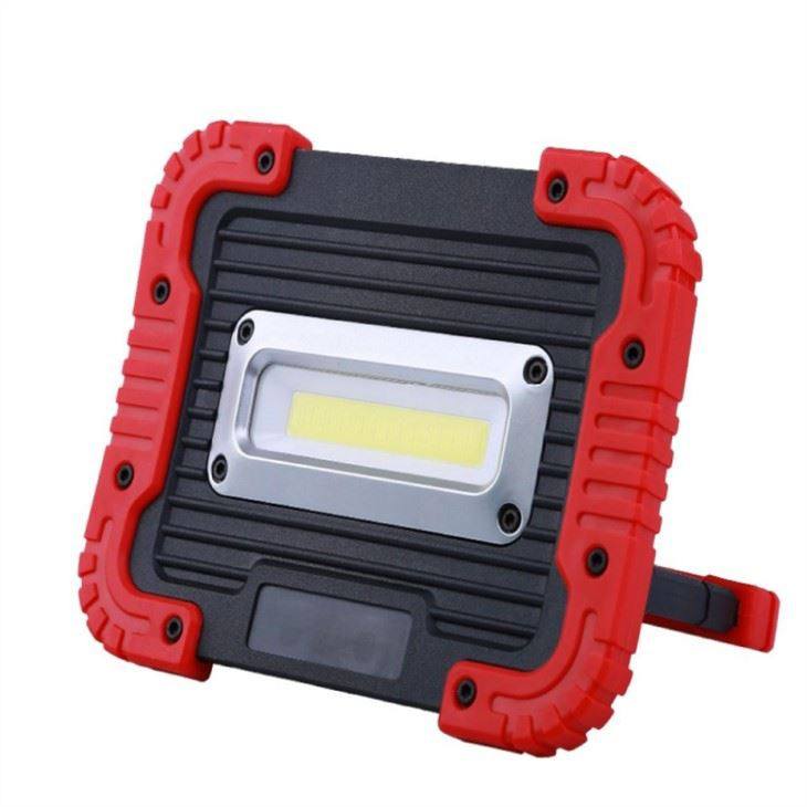 Przenośna lampa robocza LED o mocy 500 lumenów