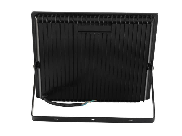 Reflektor LED o mocy 100 W. Certyfikat CE