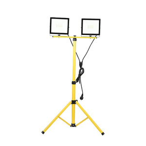 Lampa przeciwpożarowa na statywie na podwójnym stojaku