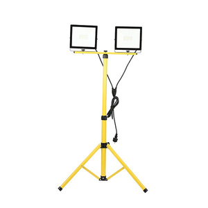 Reflektor LED ze statywem